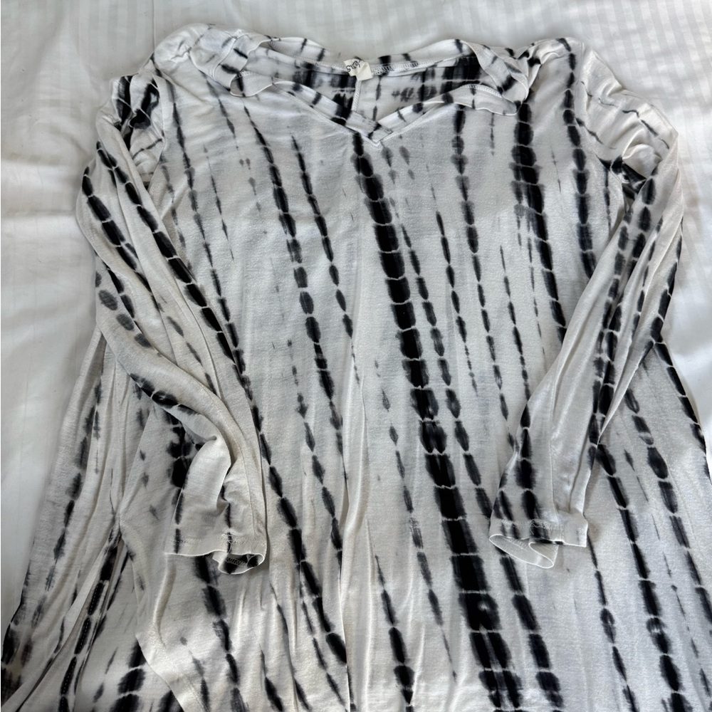 Black and White Tie-Dye Long Sleeve Top